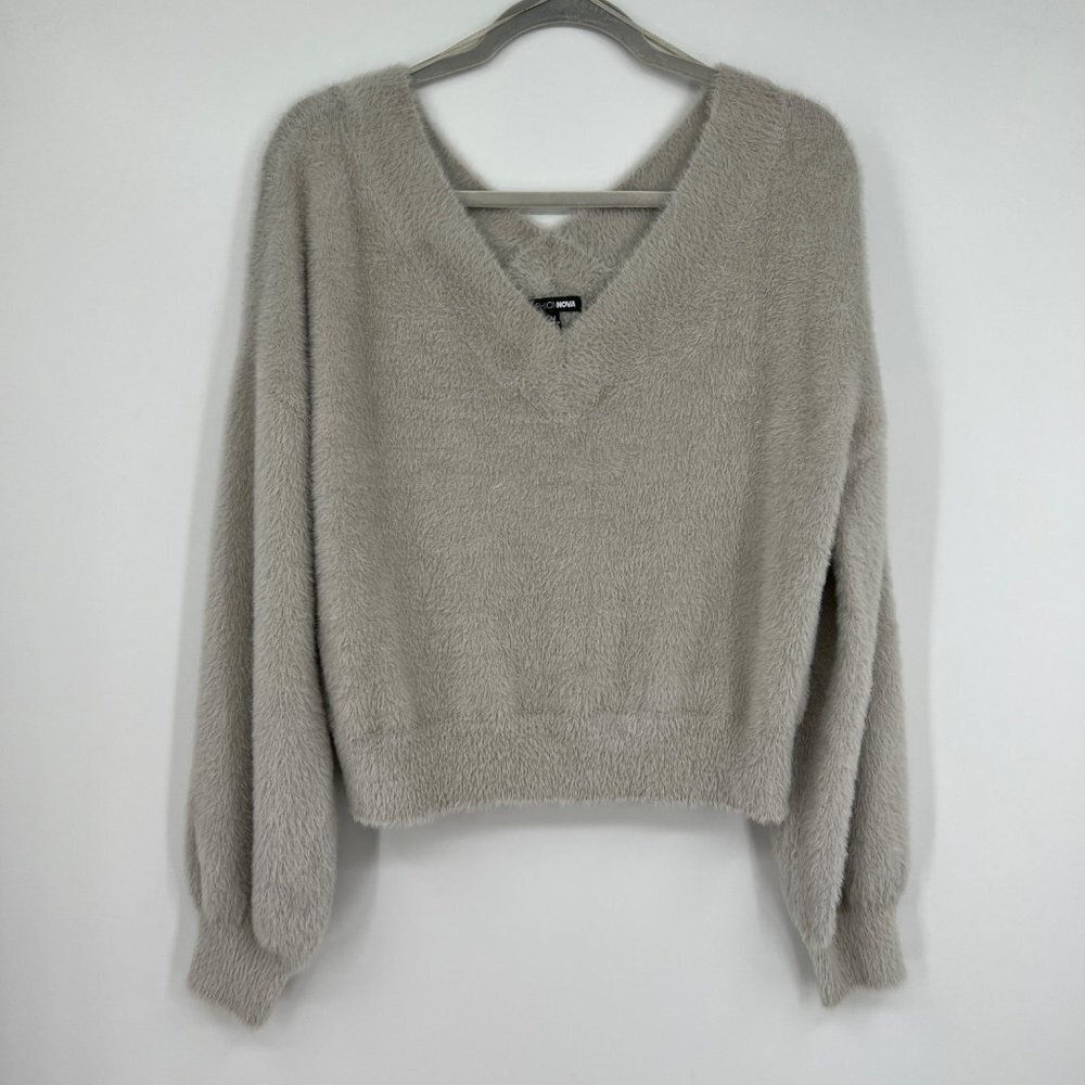 Fashion Nova Gray V-Neck Eyelash Knit Sweater sz M